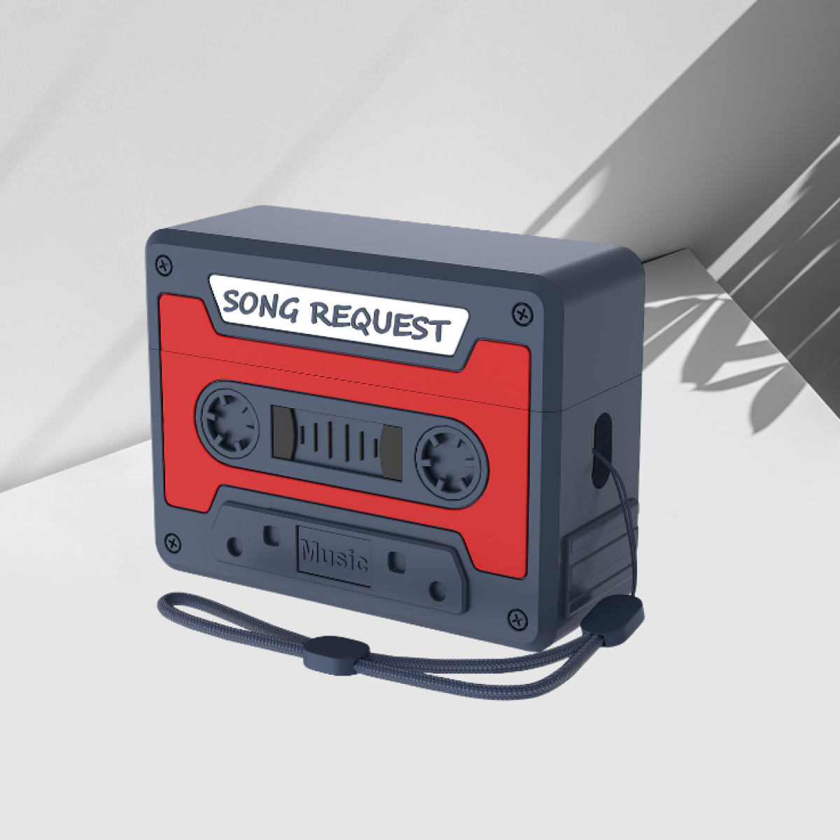 Una funda para cinta de cassette. La funda es roja y azul oscuro. Tiene escrito Song Request.