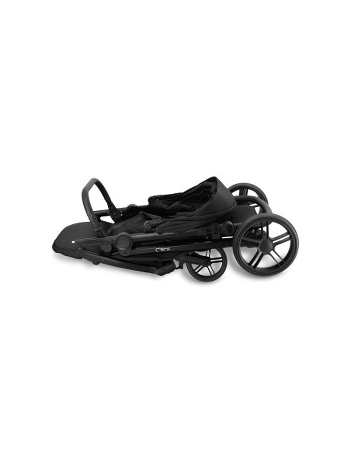 Gefalteter schwarzer Kinderwagen auf weißem Hintergrund.