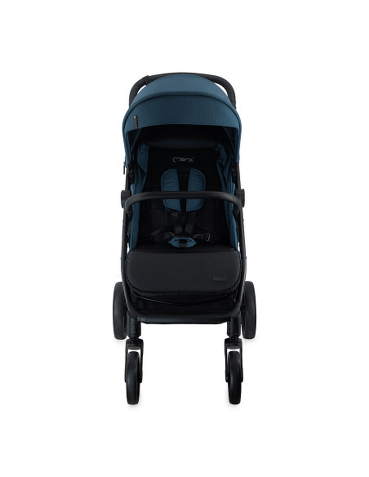 Ein blauer Kinderwagen, isoliert auf weißem Hintergrund, von vorne betrachtet.