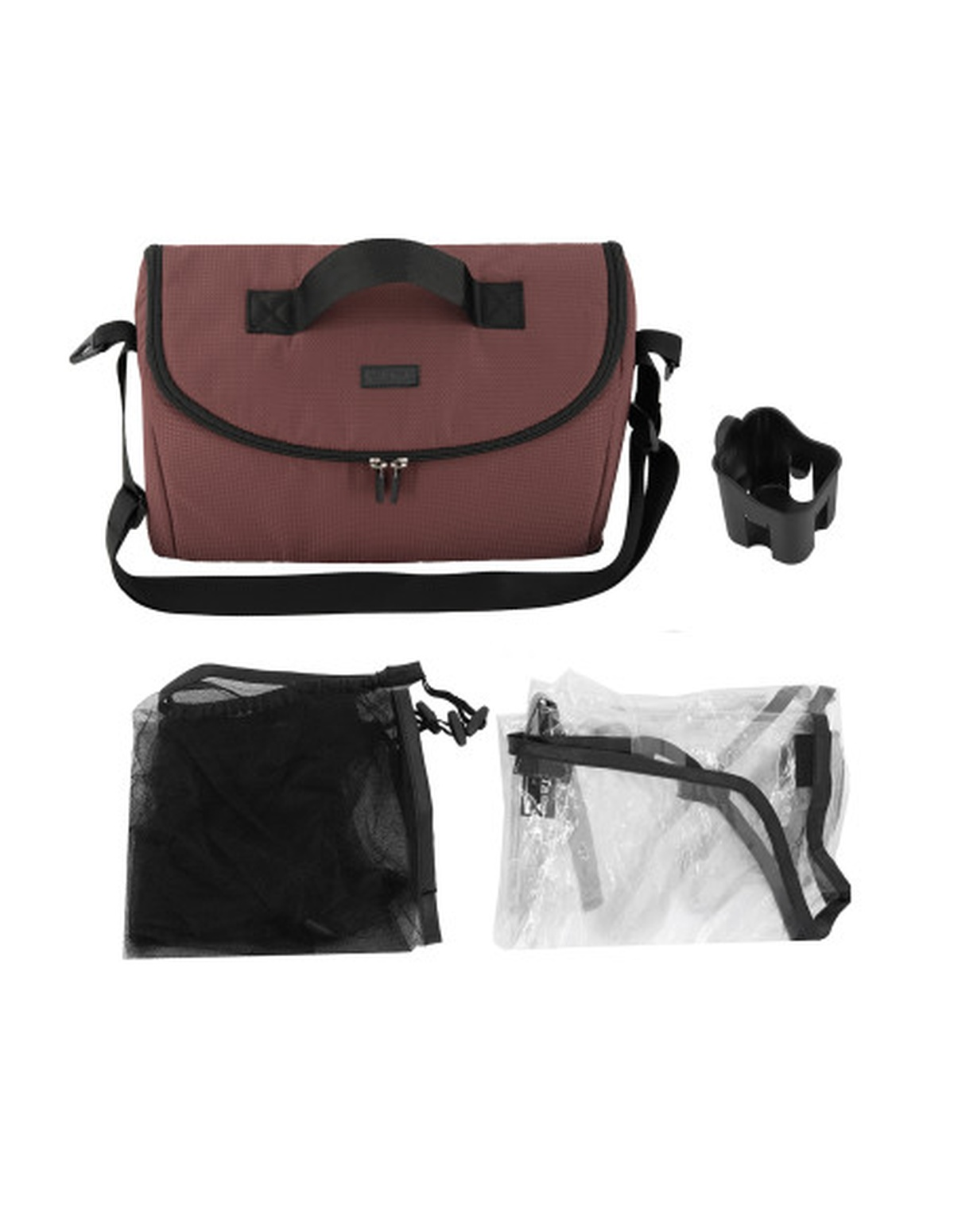 Eine maroonfarbene Kameratasche mit Riemen, eine Objektivtasse, ein Netzbeutel und eine transparente Plastikabdeckung sind isoliert.