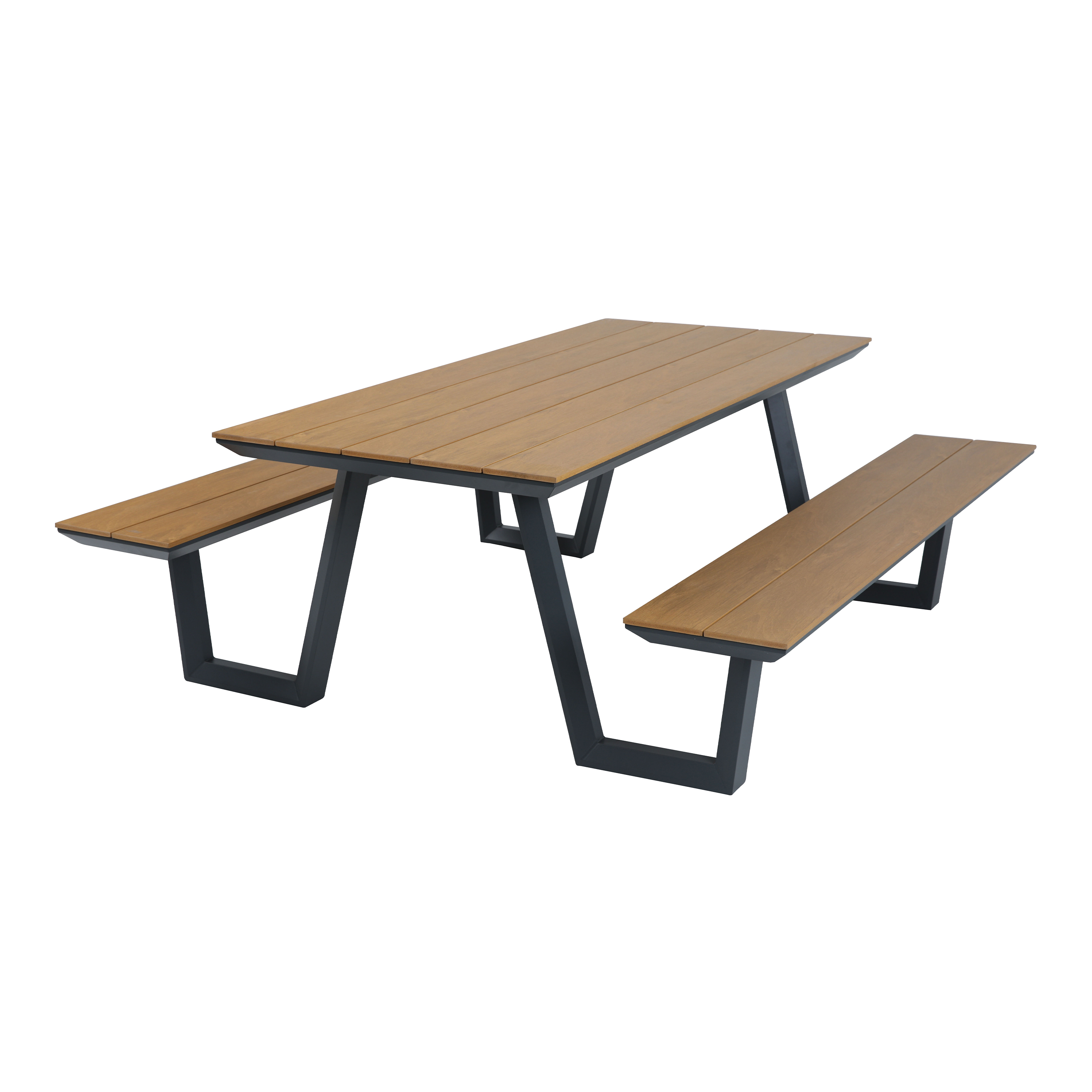 Ein Picknicktisch aus Holz mit Bänken. Der Tisch hat eine braune Oberfläche und dunkle Metallbeine.