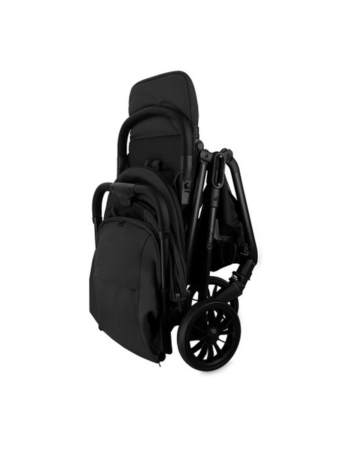 Gefalteter schwarzer Kinderwagen, Seitenansicht, auf weißem Hintergrund.