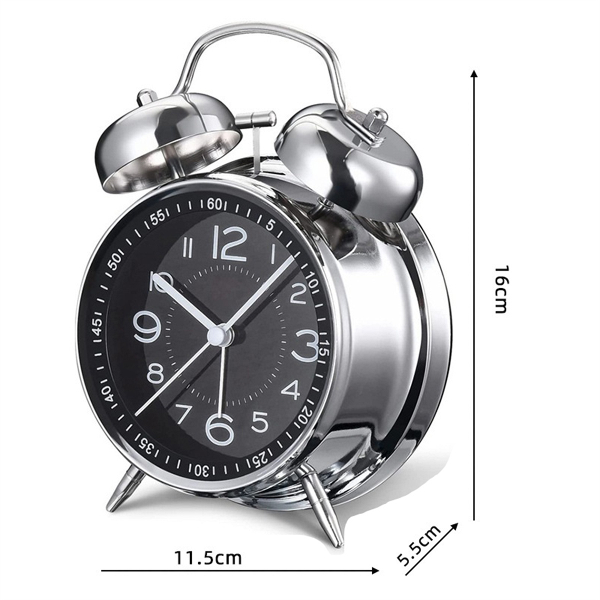 Silberner Retro-Wecker mit schwarzem Zifferblatt. Die Uhr hat Zahlen, Zeiger und Glocken oben.