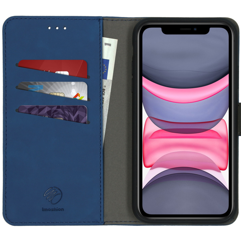 Blauwe telefoonhoes met kaartsleuven, open om kaarten en telefoon te tonen. Binnenkant hoes.