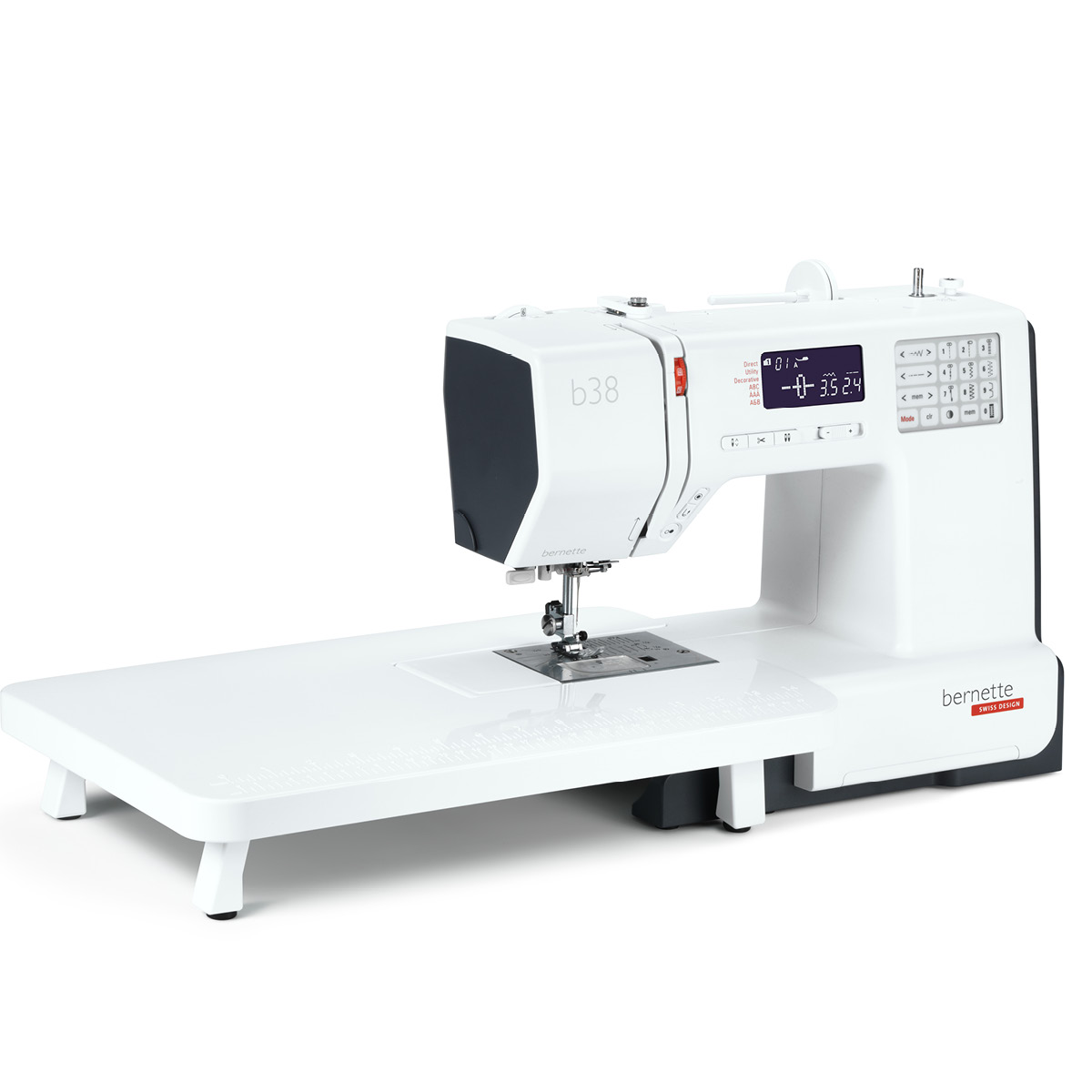 Eine weiße Nähmaschine mit schwarzem Akzent und breiter Basis.