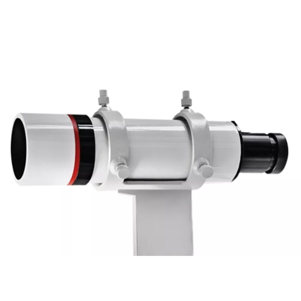 Telescopio blanco con ocular negro y anillo rojo. Montado sobre un soporte blanco.