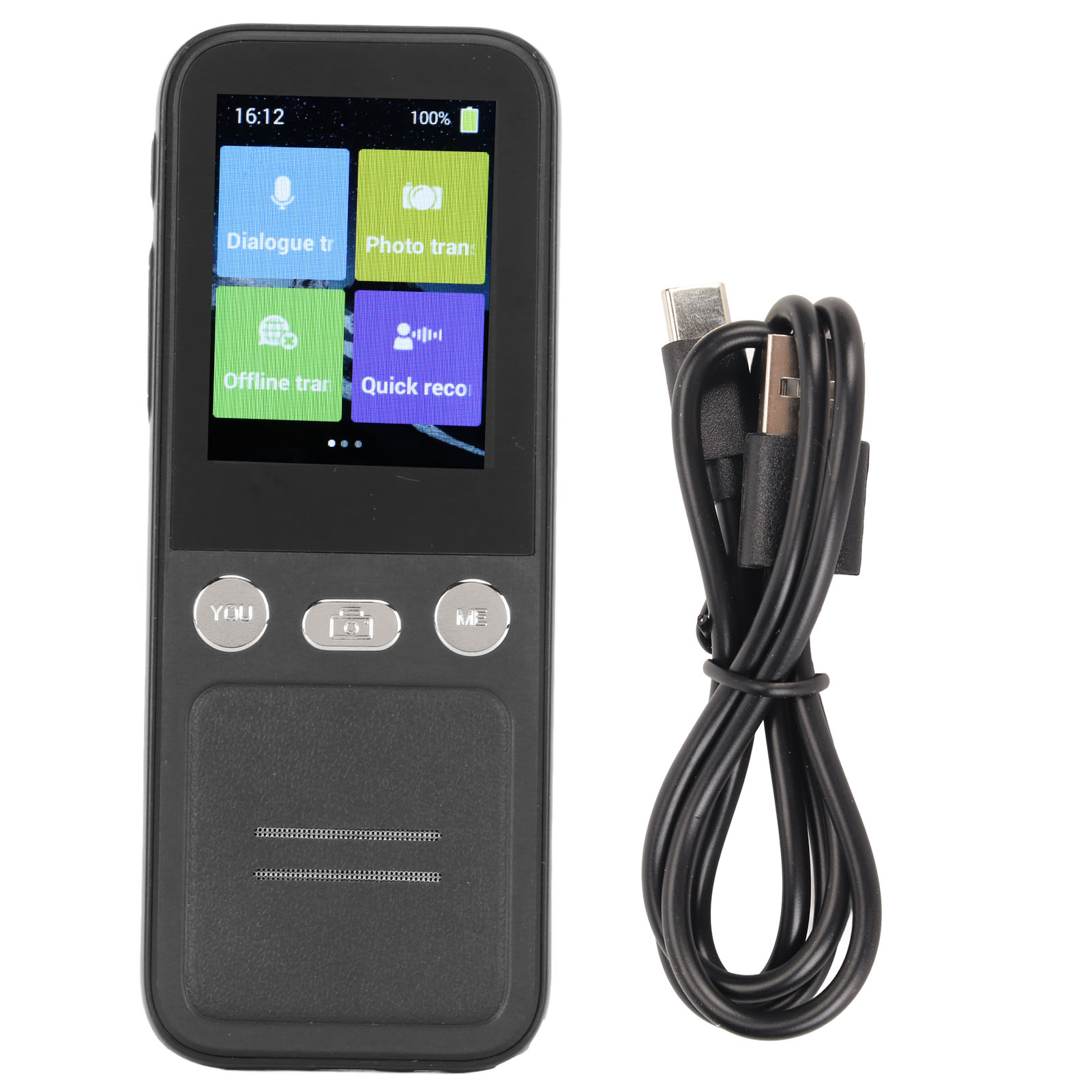 Schwarzer tragbarer Übersetzer mit Bildschirm und schwarzem USB-Kabel daneben.