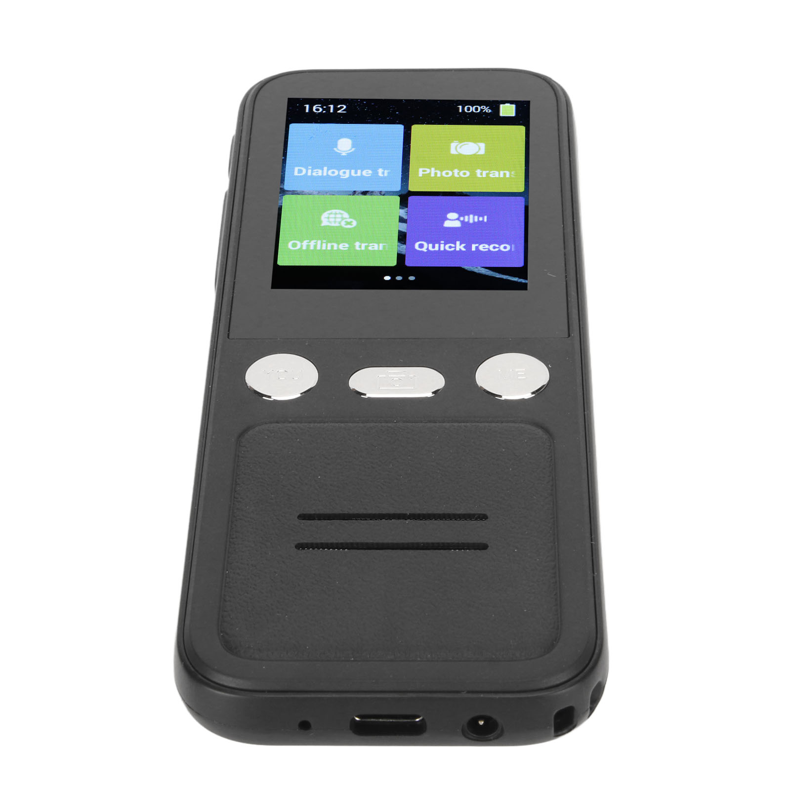 Schwarzes Handheld-Gerät mit Bildschirm, der ein Menü anzeigt. Hat Knöpfe und einen Ladeanschluss unten.