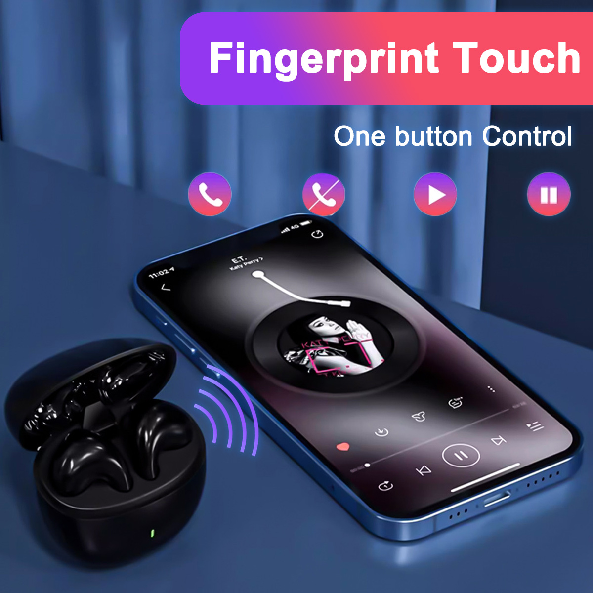 Ein Smartphone, das Musiksteuerungen anzeigt, mit Ohrhörern in einem Ladecase. Telefon ist blau.