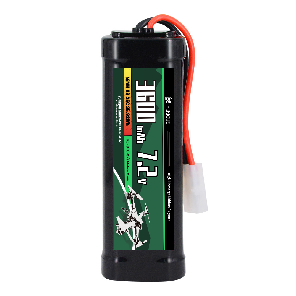 Ein schwarzer und grüner 7,2-V-3600-mAh-Li-Ionen-Akku mit Etiketten und Anschlüssen.