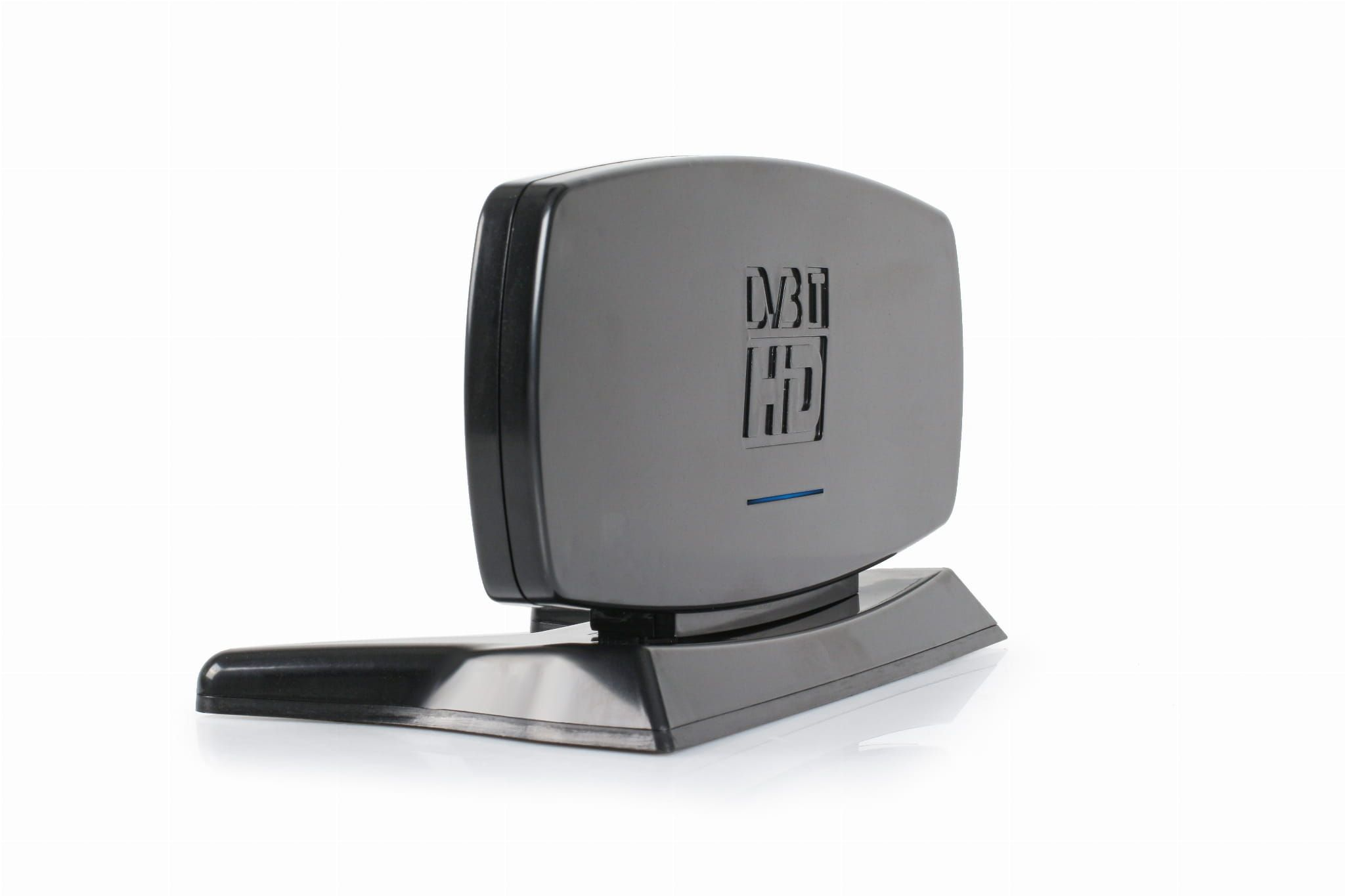 Ein schwarzer DVB-T HD-Receiver auf weißem Hintergrund. Der Receiver ist abgewinkelt.
