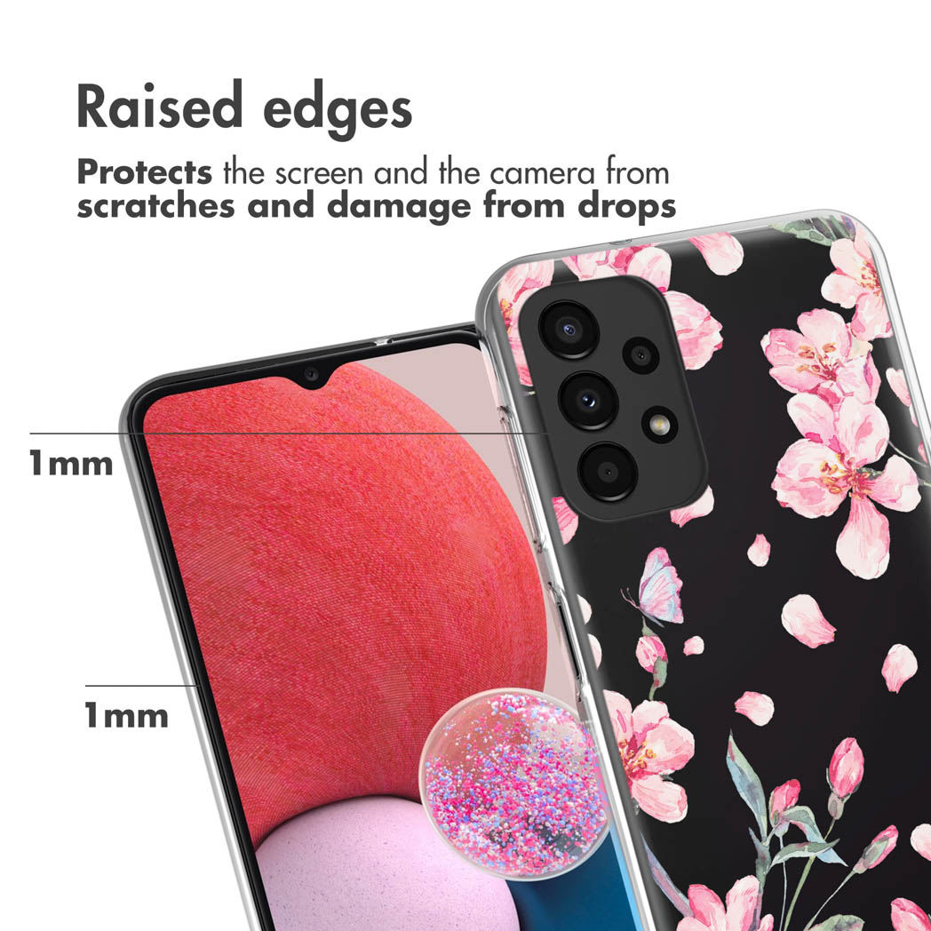 Een telefoonhoesje met roze bloemen. De tekst benadrukt verhoogde randen voor schermbescherming.