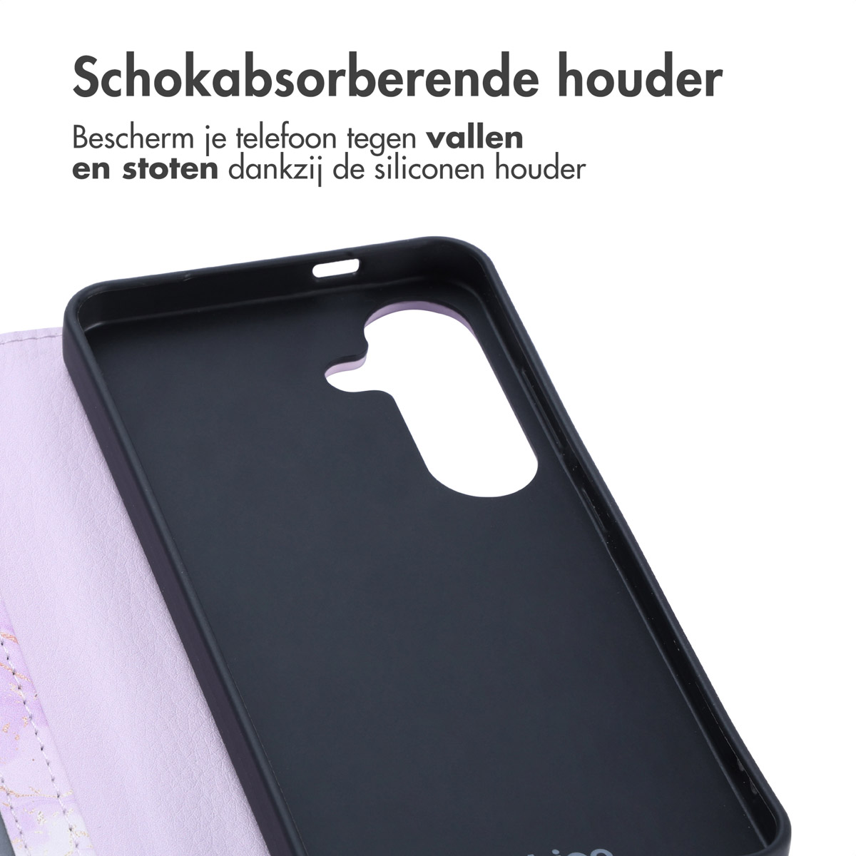 Une coque de téléphone noire avec un motif floral lavande. La coque est ouverte, montrant l'intérieur.