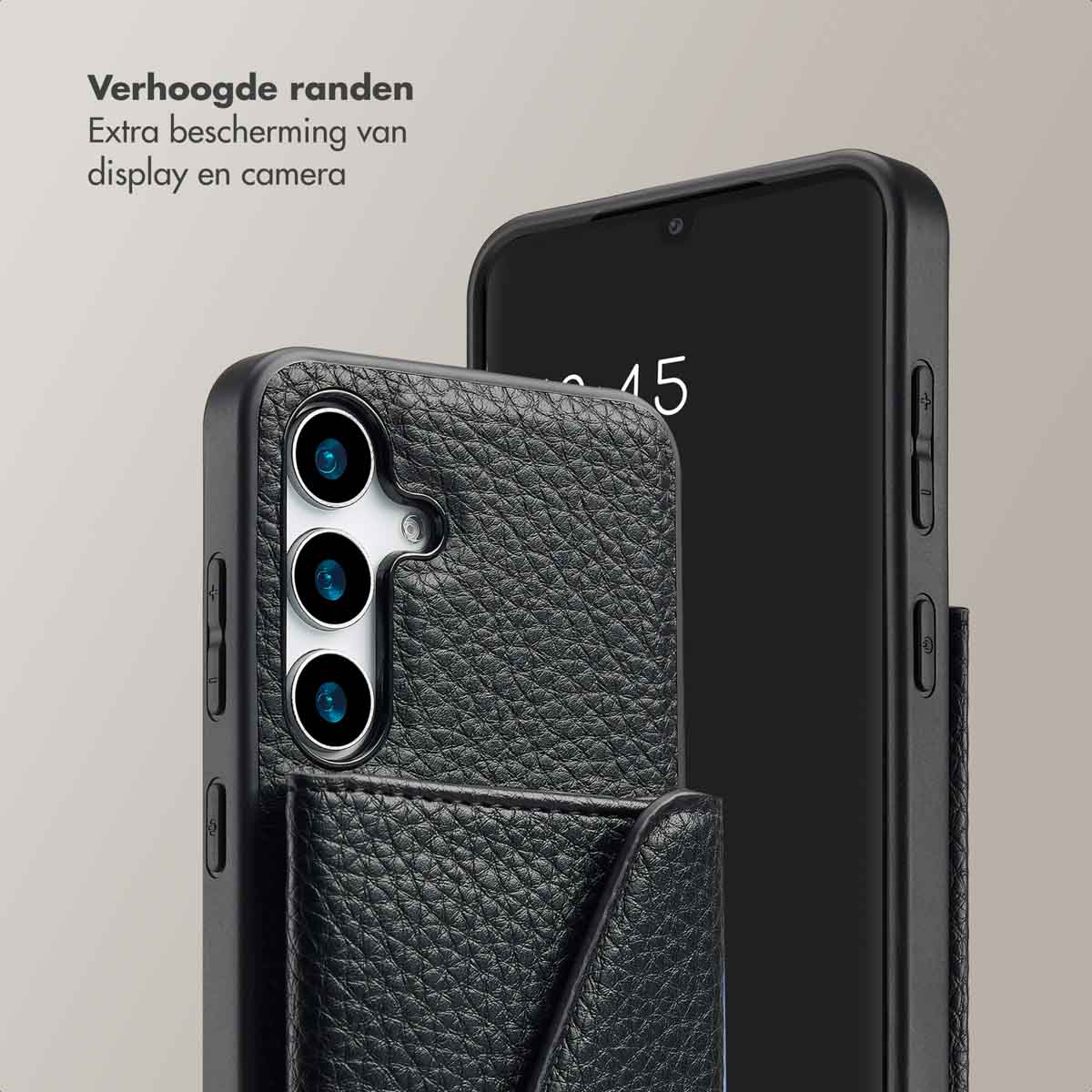 Téléphone dans un étui avec un portefeuille en cuir noir. Caméra et écran visibles.