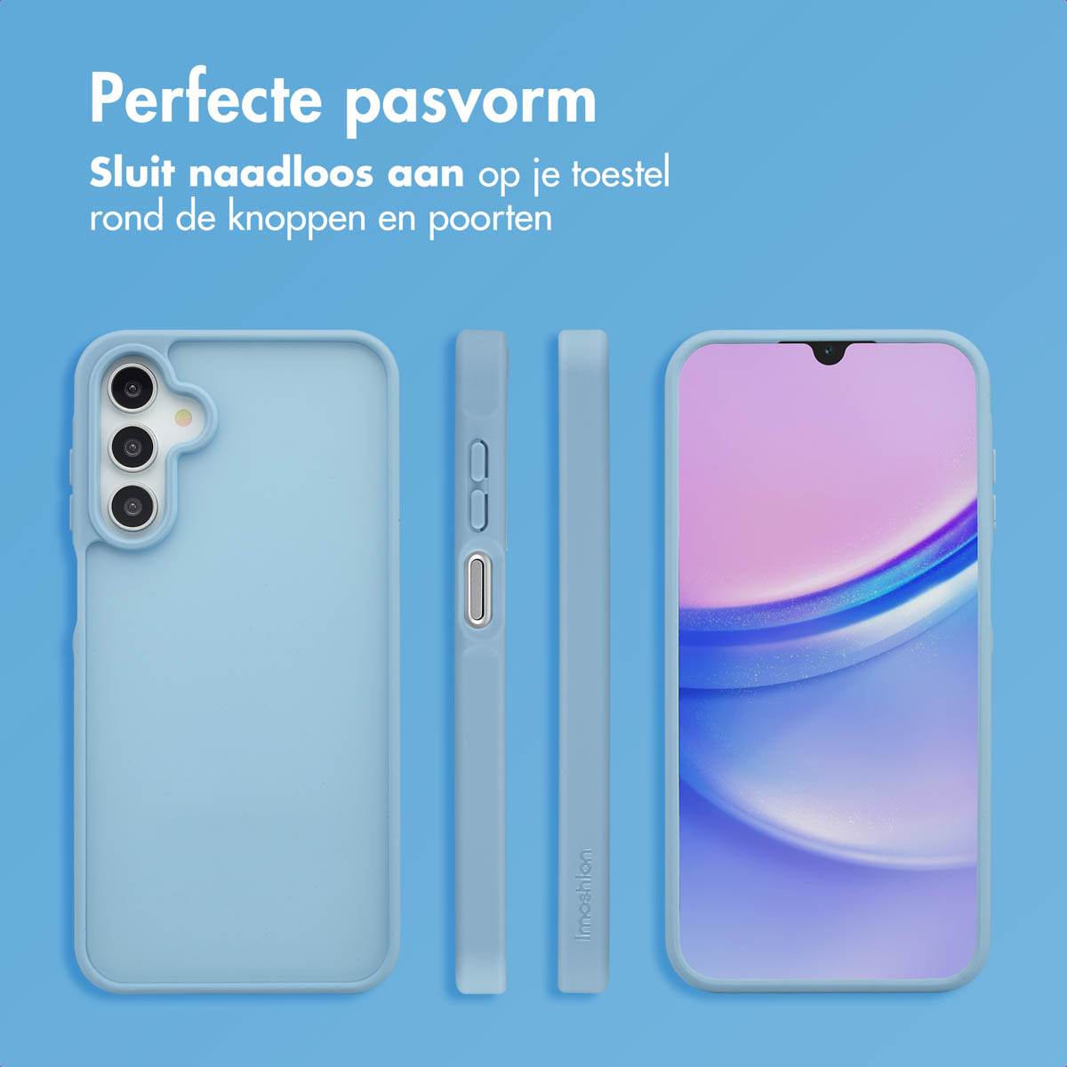 Lichtblauwe telefoonhoes met accessoires. Tekst: Perfecte pasvorm.