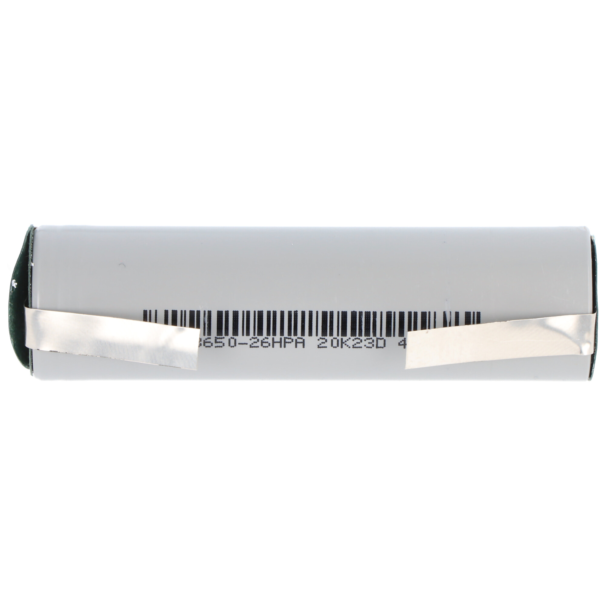 Zylindrische Batterie mit silbernem Band, weißer Hintergrund, sichtbarer Barcode.