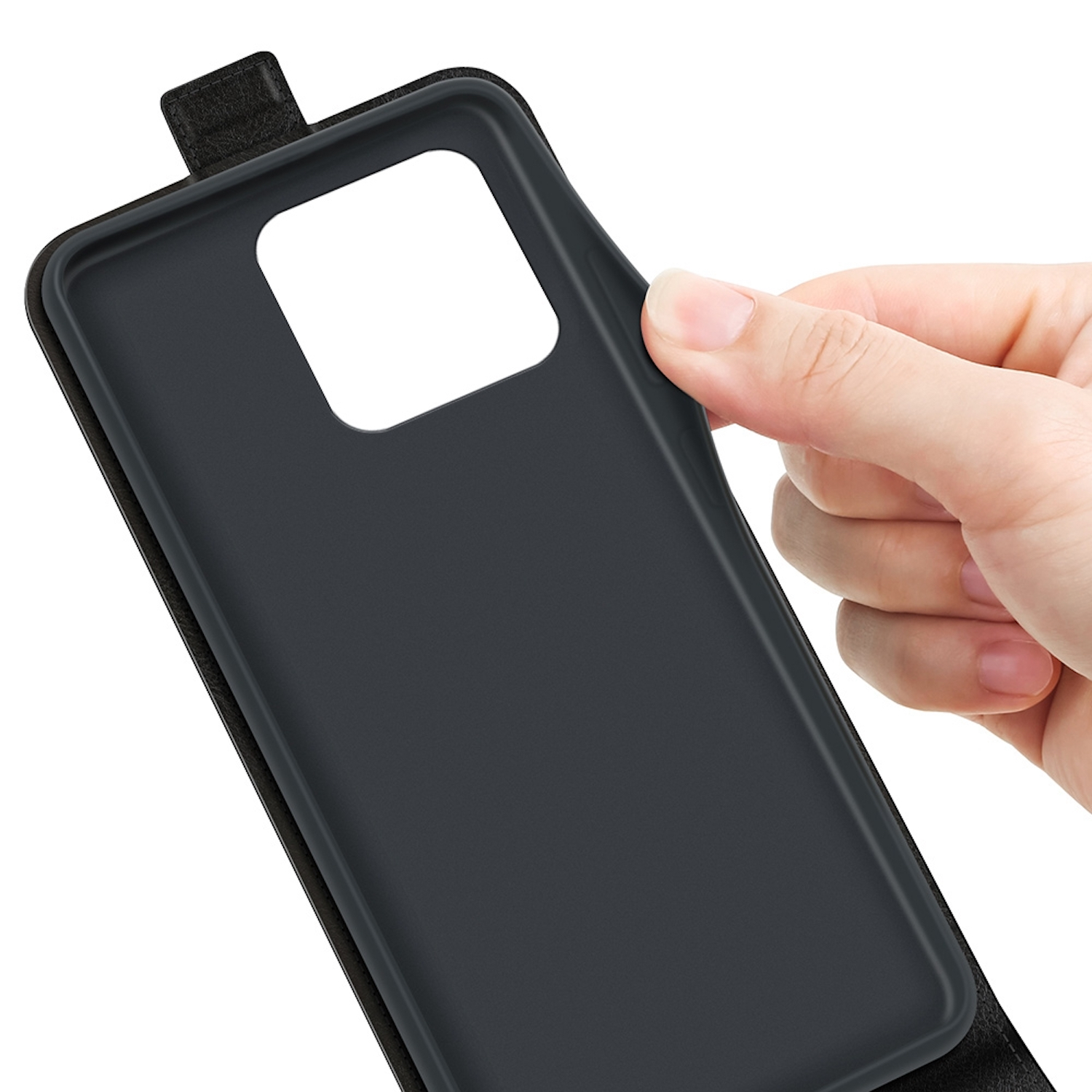 Eine Hand, die eine schwarze Handyhülle hält, zeigt das Innere und den Ausschnitt des Telefons.
