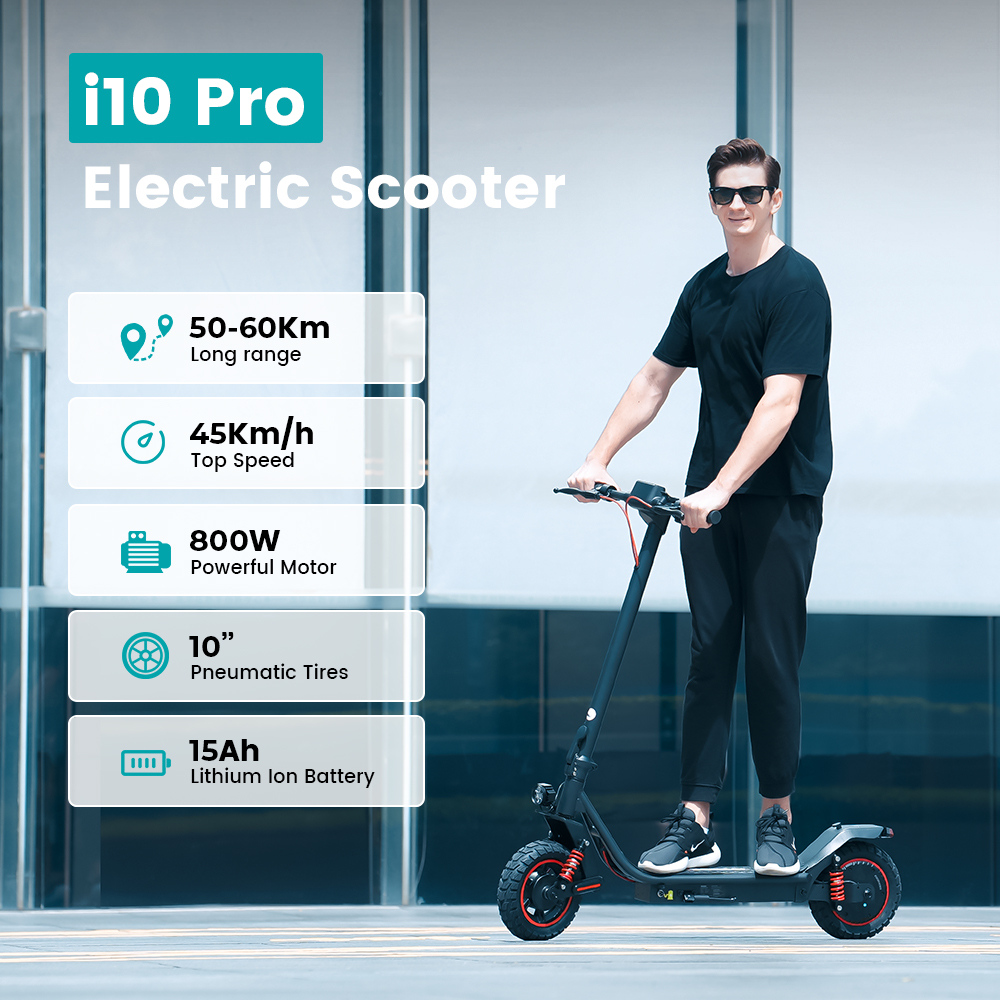 Uomo su monopattino elettrico. Specifiche: autonomia, velocità, motore, pneumatici, batteria.