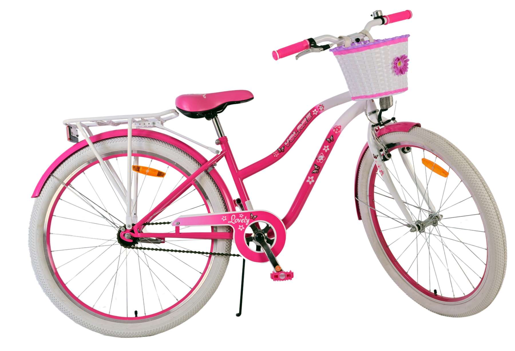 Ein rosa Fahrrad für Mädchen, mit weißen Reifen, Korb und Gepäckträger, isoliert auf Weiß.