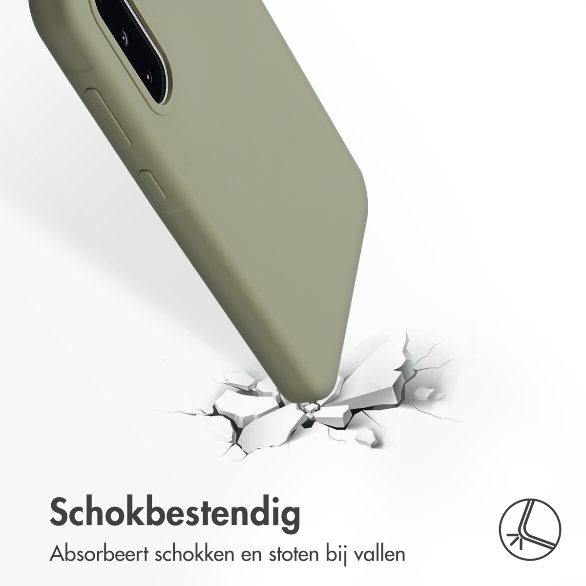 Olijfgroene telefoonhoes. Telefoon op de grond, hoesje gebarsten. Schokbestendig. Witte achtergrond.