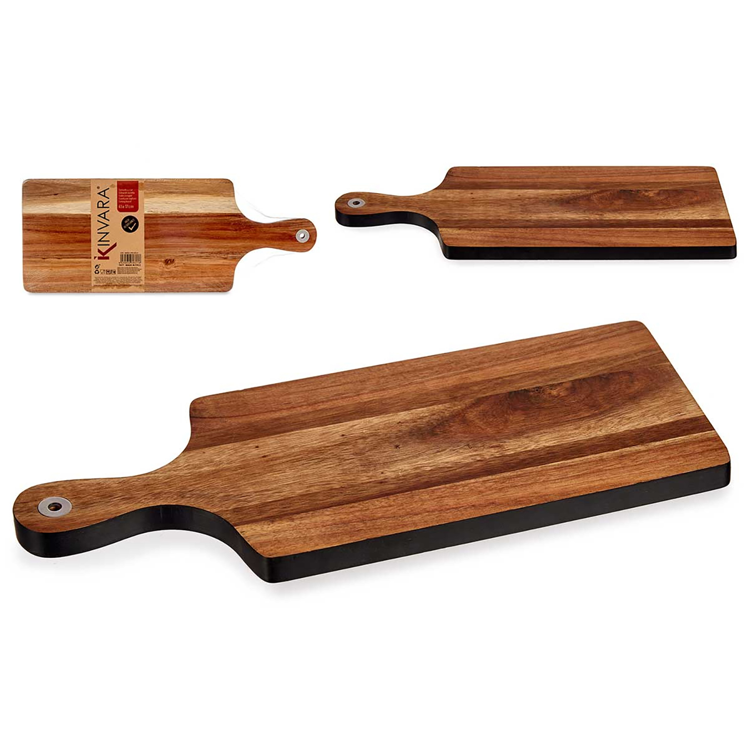 Tre taglieri in legno di varie dimensioni. Hanno manici e bordi marroni scuri.