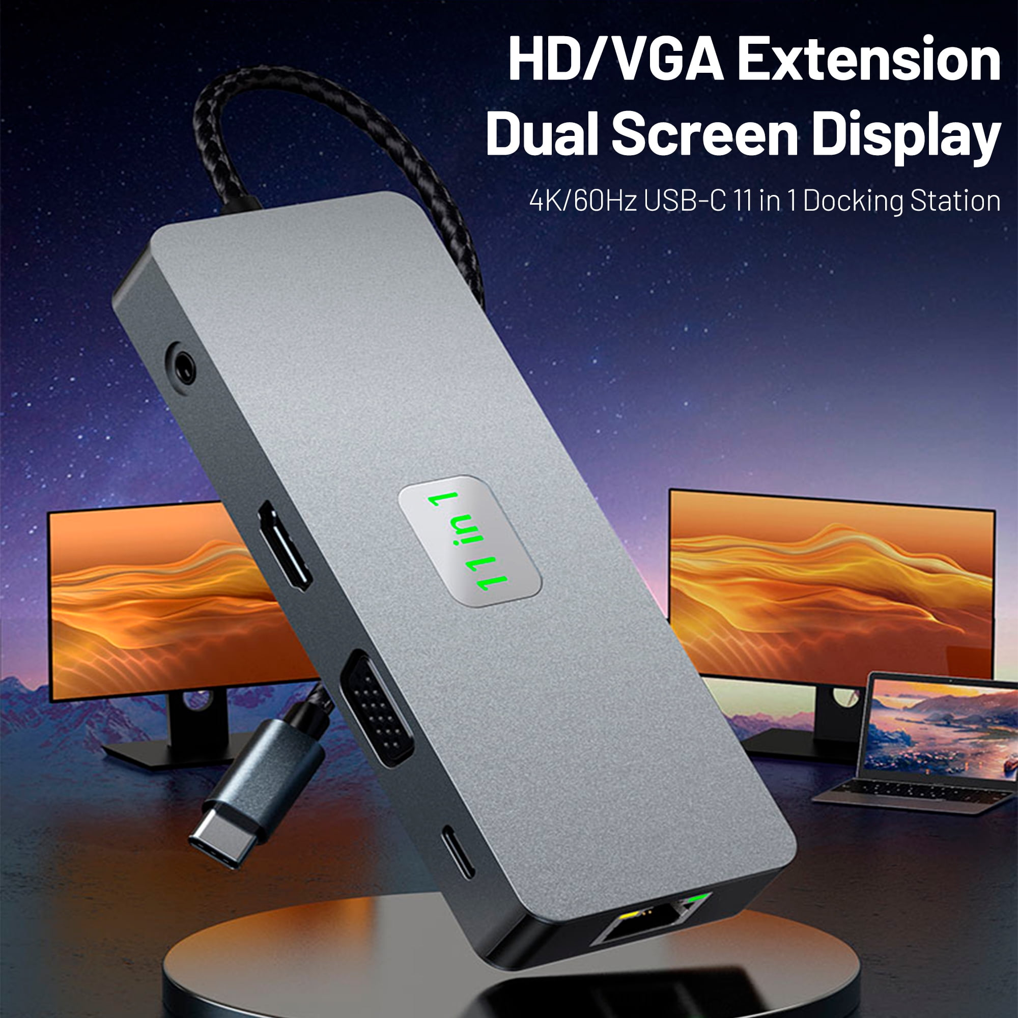 Ein grauer USB-C-Hub mit mehreren Anschlüssen, zwei Bildschirmen und einem Laptop im Hintergrund.