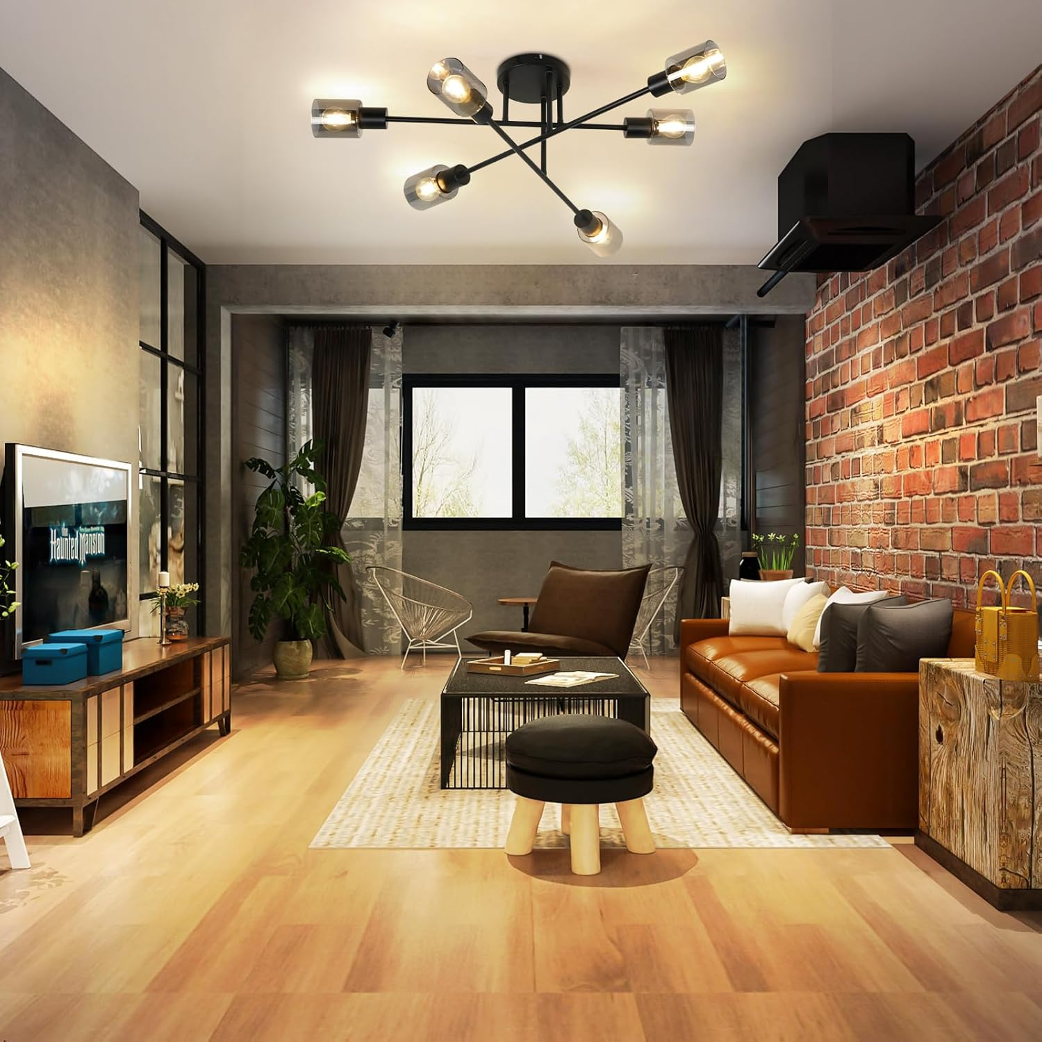 Scena w salonie z drewnianą podłogą, skórzaną sofą i ceglaną ścianą. Zawiera meble i oświetlenie.