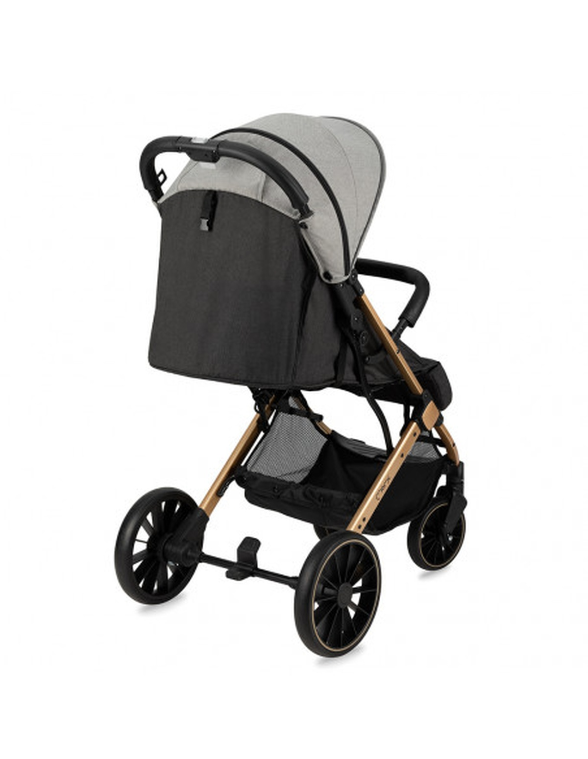 Ein schwarzer und grauer Kinderwagen mit goldenen Akzenten, schwarzen Rädern und einem grauen Verdeck.
