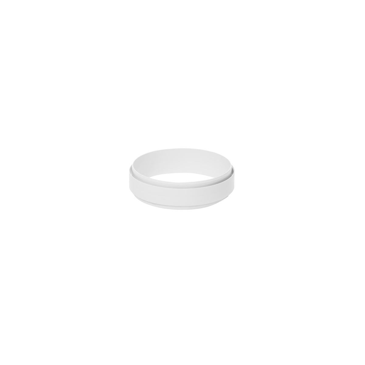 Anillo blanco, probablemente un anillo de silicona.