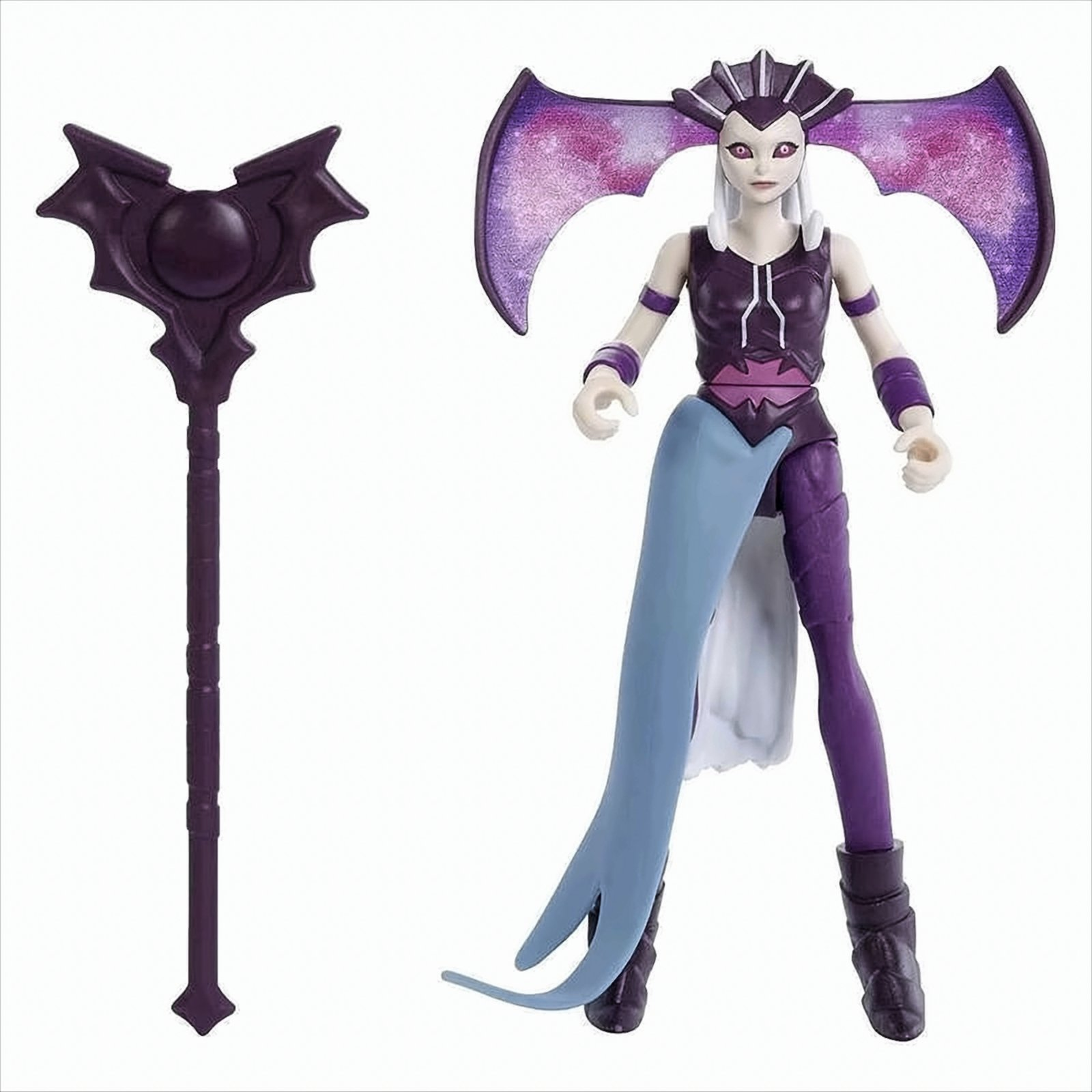 Action figure femminile con un bastone. Abito viola. Lo sfondo è bianco.