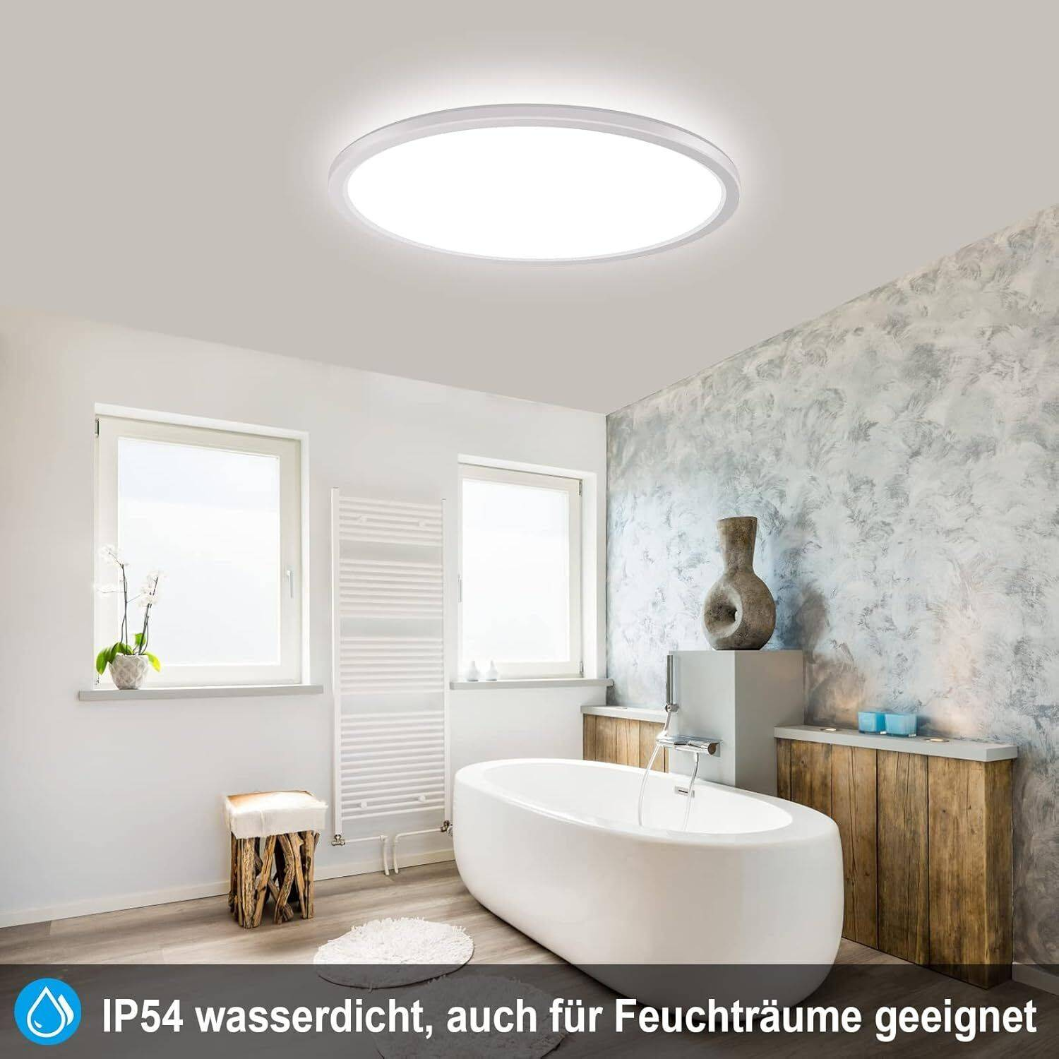 Badezimmer mit weißer Badewanne, runder Deckenleuchte und Holzschrank.