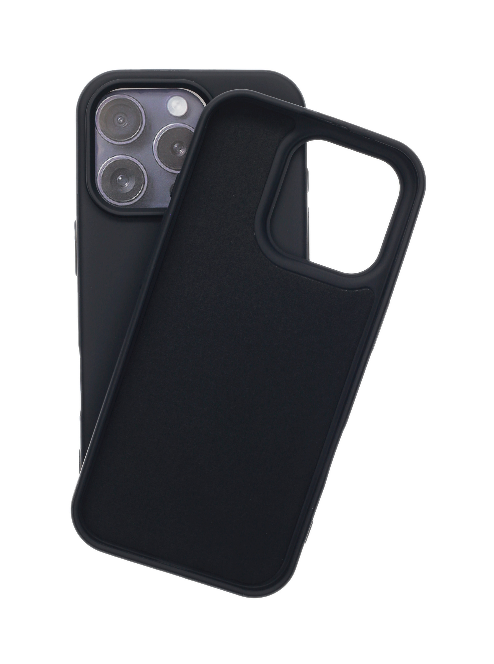 Schwarze Handyhülle mit Kameraausschnitt, vor einem Handy platziert. Schwarz auf Weiß.