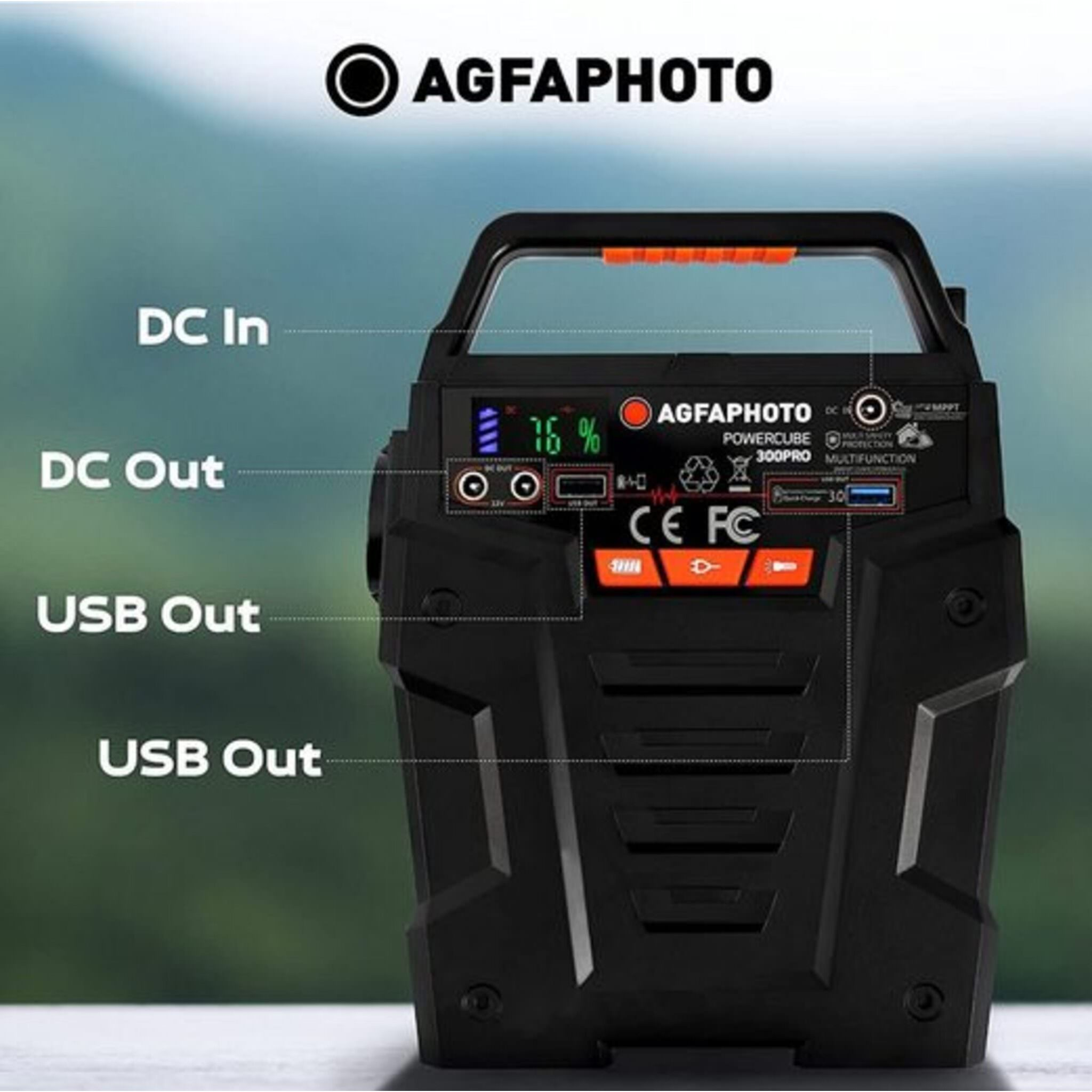 Schwarze tragbare Powerstation mit Beschriftungen für DC-Ein/Aus, USB-Anschlüsse und Display.