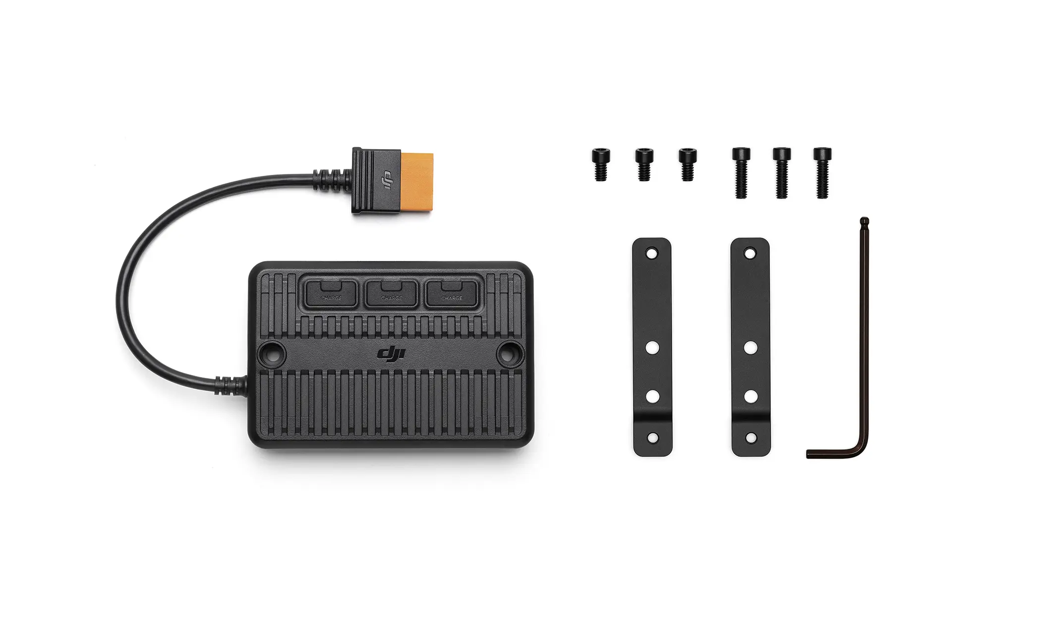 DJI-Controller mit Zubehör: Schrauben, Halterungen und ein Inbusschlüssel, alles auf weißem Hintergrund.