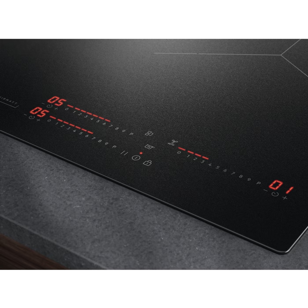 Czarna płyta indukcyjna z podświetlanymi na czerwono kontrolkami. Liczby oznaczają poziomy mocy.