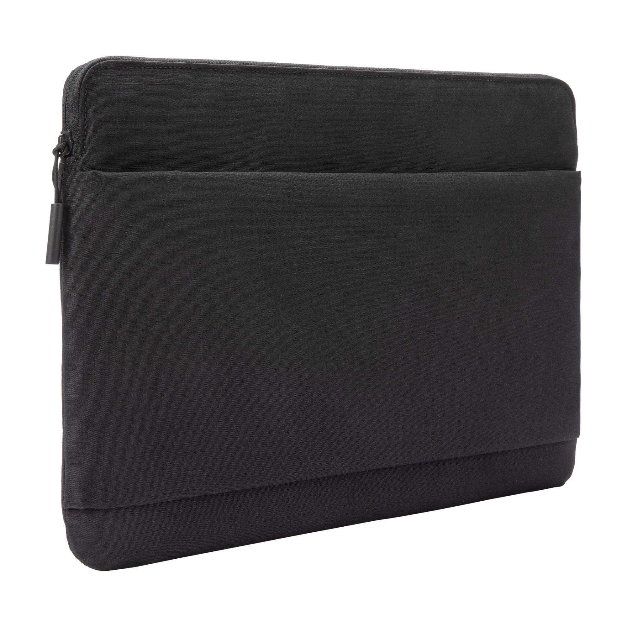 Custodia per laptop nera e rettangolare con cerniera.