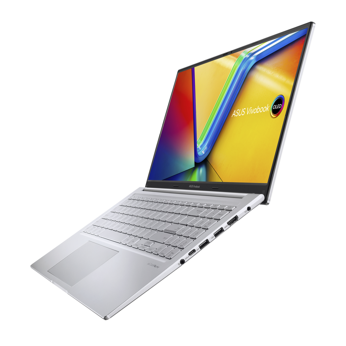 Ordenador portátil plateado con una pantalla colorida que muestra ASUS Vivobook. Está sobre una superficie blanca.