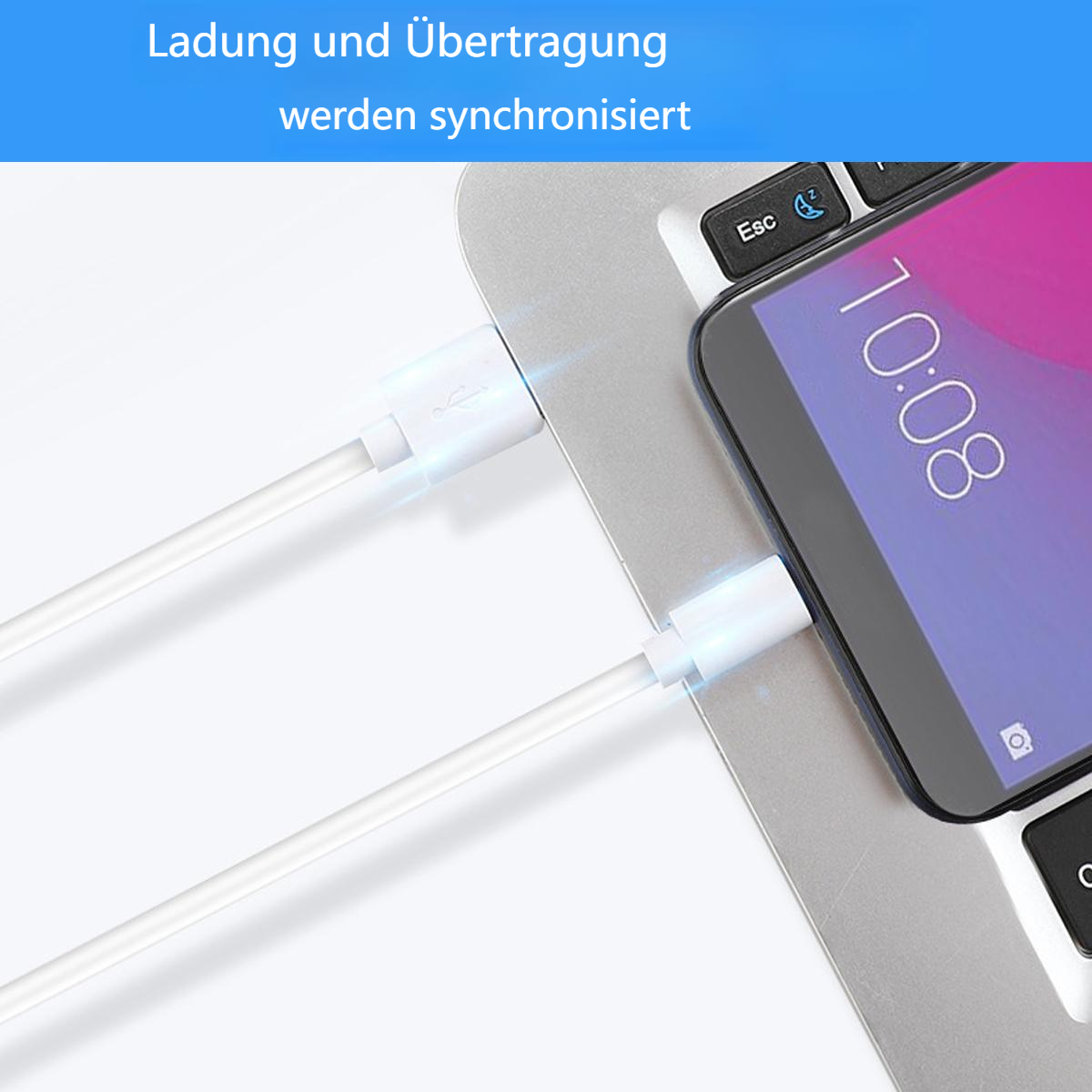 Laptop und Telefon, verbunden durch ein weißes Ladekabel; Hintergrund zeigt Laptop und Telefon.