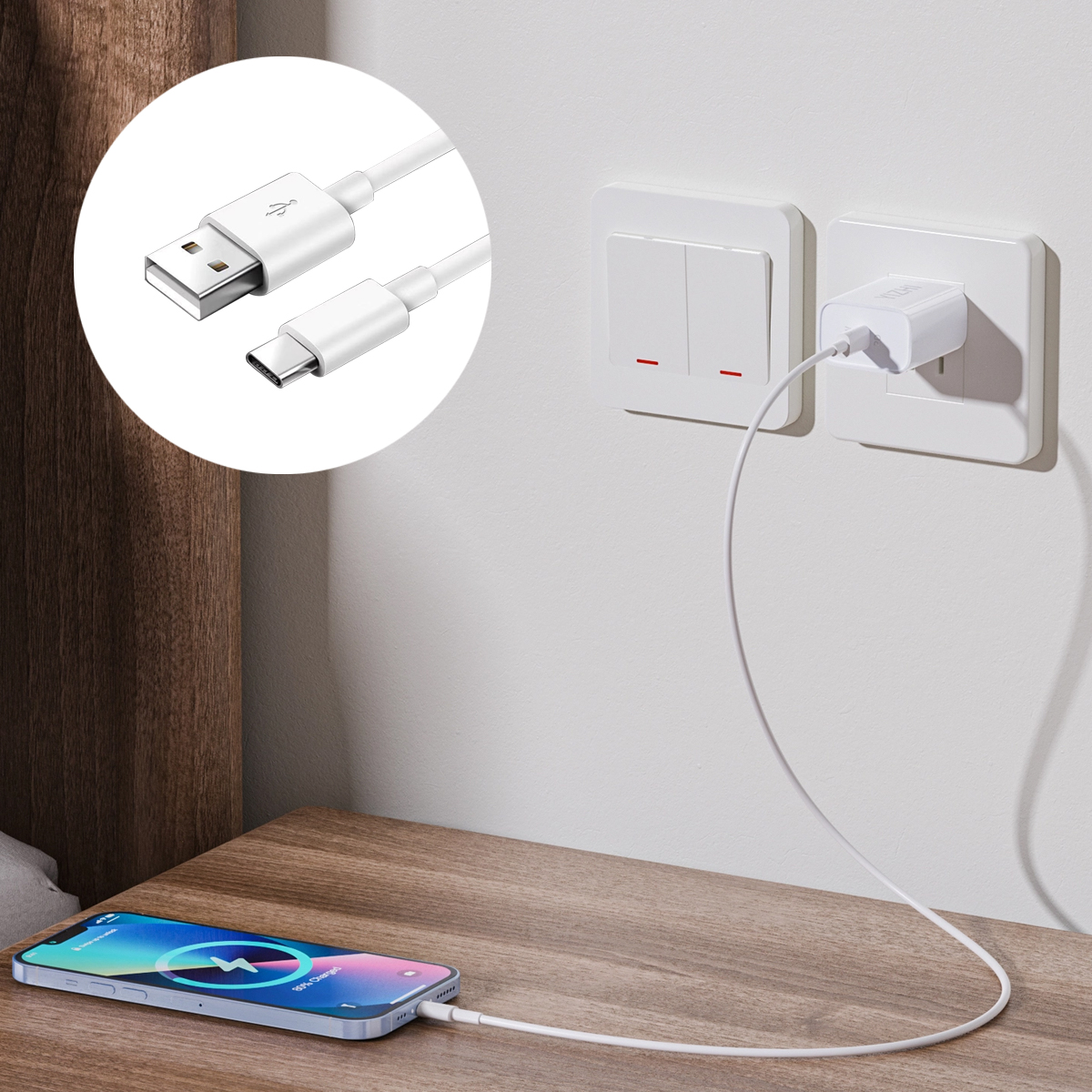 Ein Telefon, das mit einem weißen Kabel aufgeladen wird. Das Ladegerät ist an der Wand und einem Nachttisch angeschlossen.