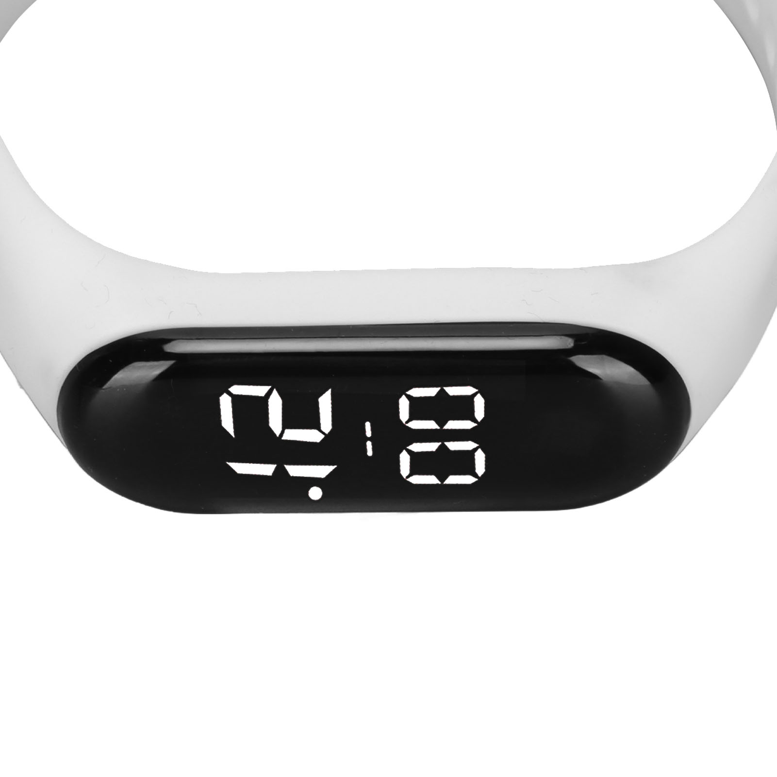 Weiße Digitaluhr mit schwarzem Display, das die Uhrzeit anzeigt, vor weißem Hintergrund.