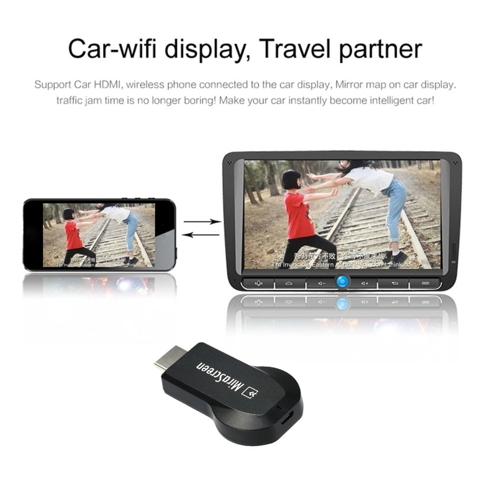Auto-Bildschirm zeigt Video, gespiegelt von einem Telefon über einen schwarzen HDMI-Adapter.