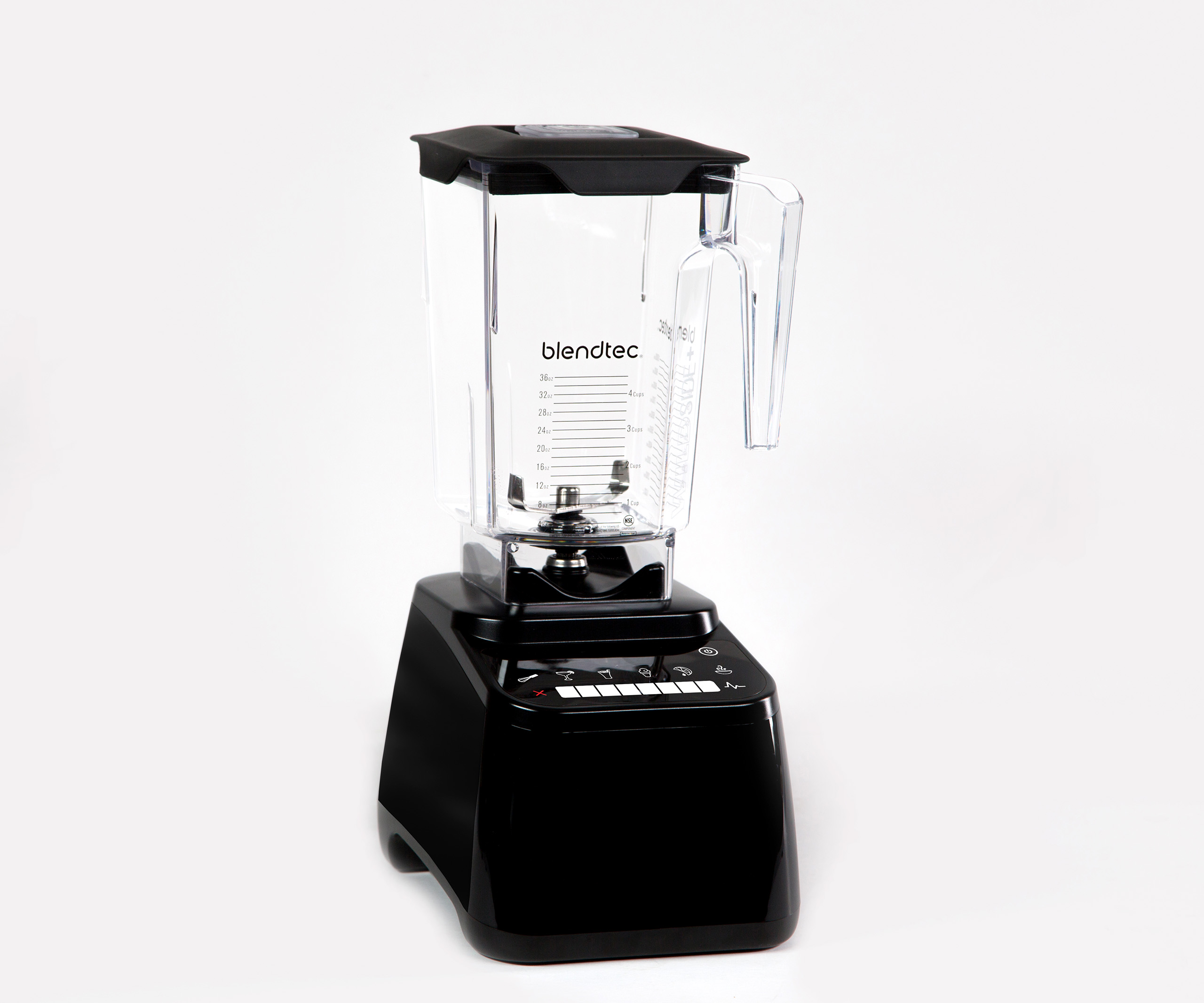 Un frullatore Blendtec nero con una caraffa trasparente e un pannello di controllo.
