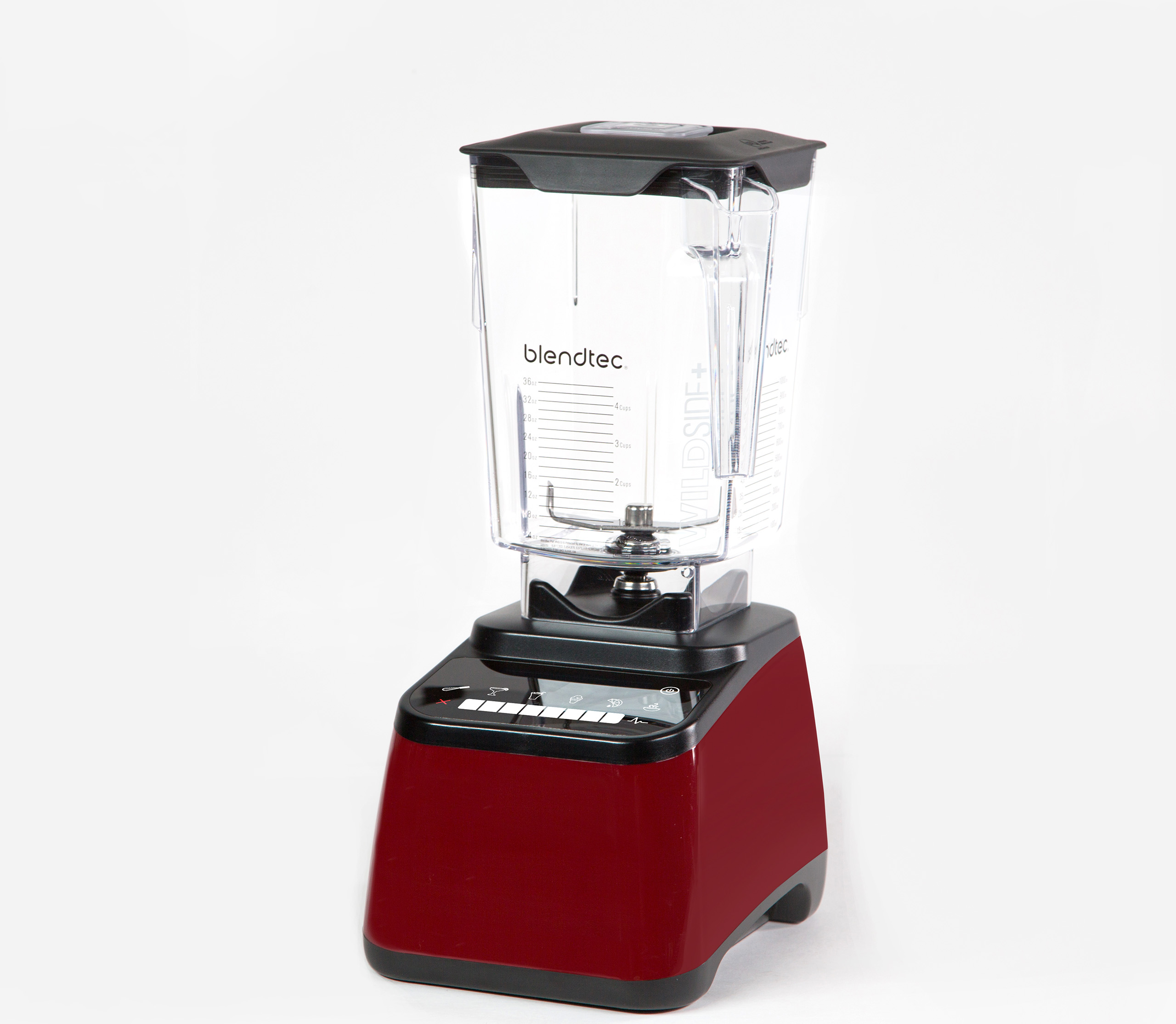 Frullatore Blendtec rosso su bianco. Ha un contenitore trasparente, base nera e pannello di controllo.