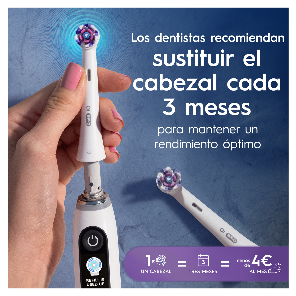Una mano tiene uno spazzolino elettrico con una testina di ricambio. Il testo dice di cambiare ogni 3 mesi.