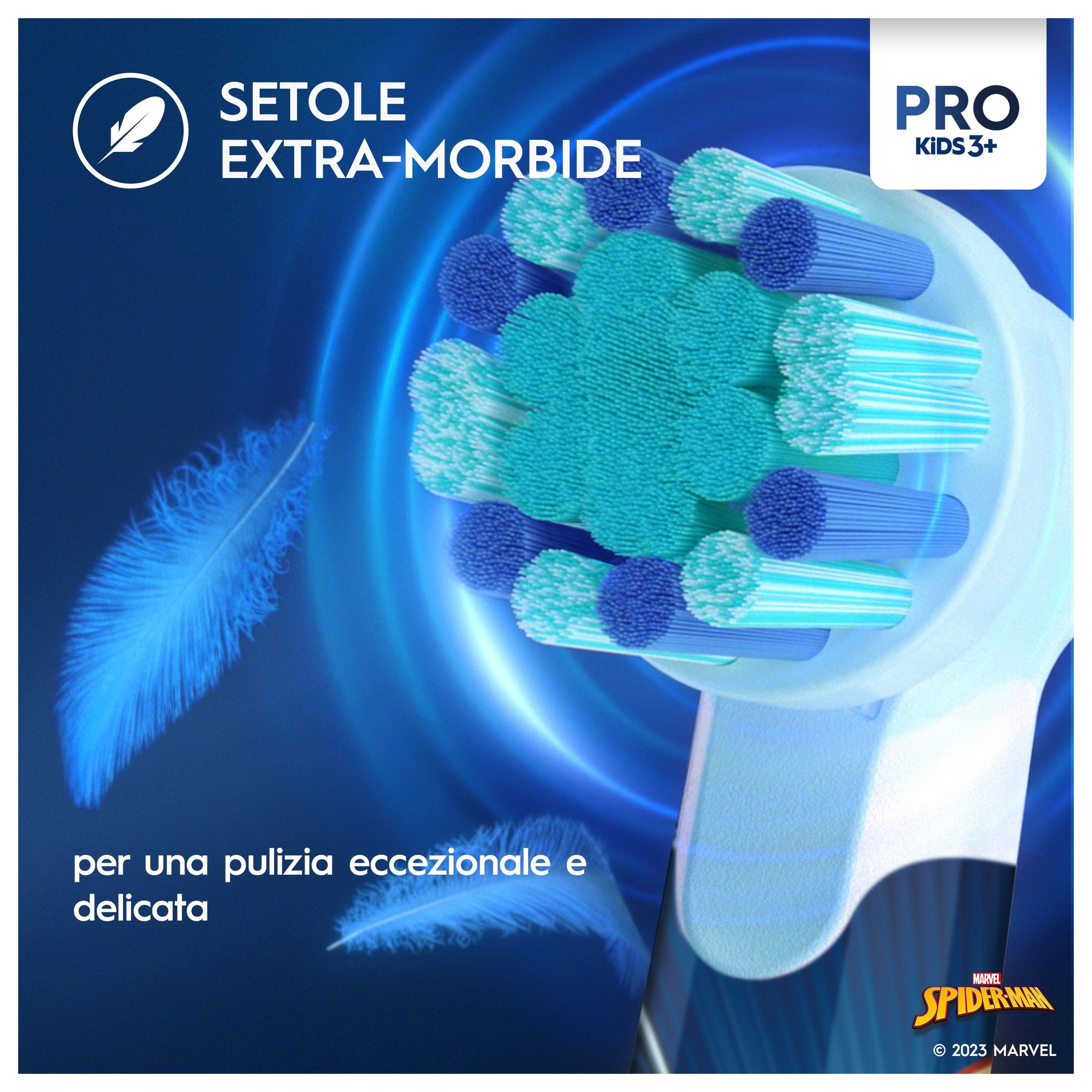 Cabezal de cepillo de dientes con cerdas azules y verdes y dos plumas, texto arriba y abajo.