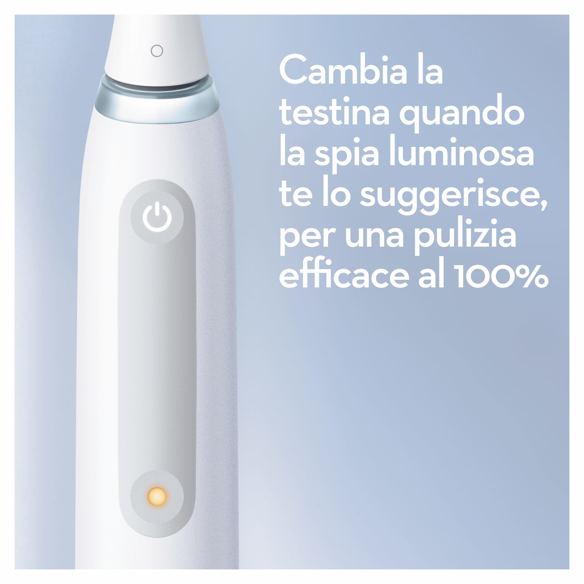 Primer plano de un cepillo de dientes eléctrico con cuerpo blanco. Texto en italiano.