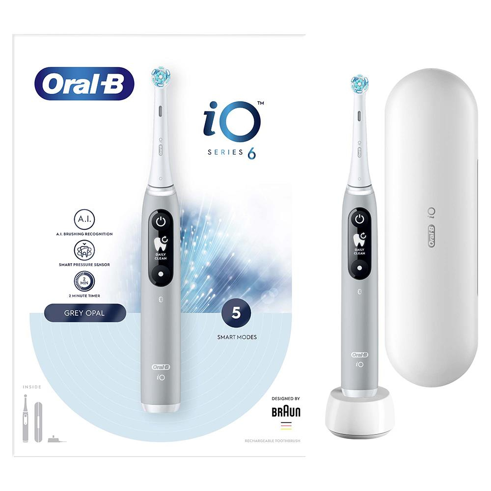 Primer plano de cabezales de cepillo de dientes eléctrico con modos Daily Clean, Sensitive y Whiten.
