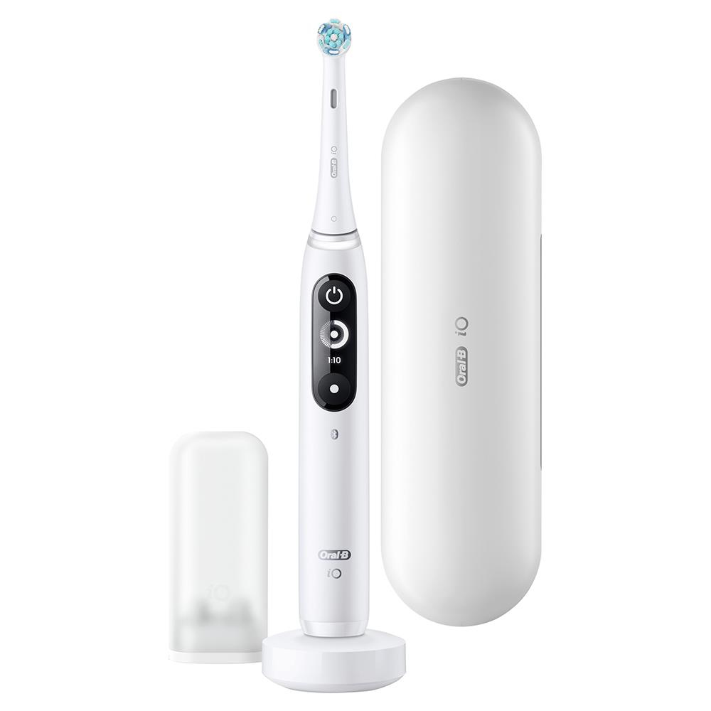 Cepillo dental eléctrico Oral-B iO Series 9 blanco, base de carga y estuche de viaje sobre fondo blanco.