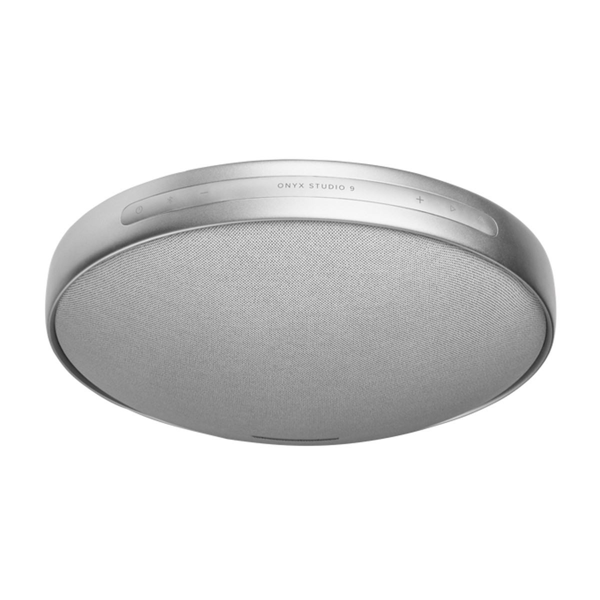 Altoparlante argento Onyx Studio 9 su sfondo scuro. Forma circolare con pulsanti sulla parte superiore.