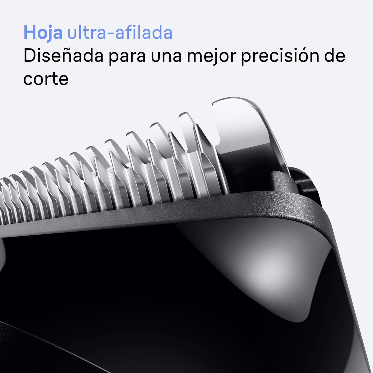 Zbliżenie ostrza zaprojektowanego do precyzyjnego cięcia, ostrze jest czarne i srebrne.